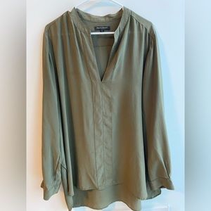 ✨Silk Dark Green Banana Republic Blouse✨